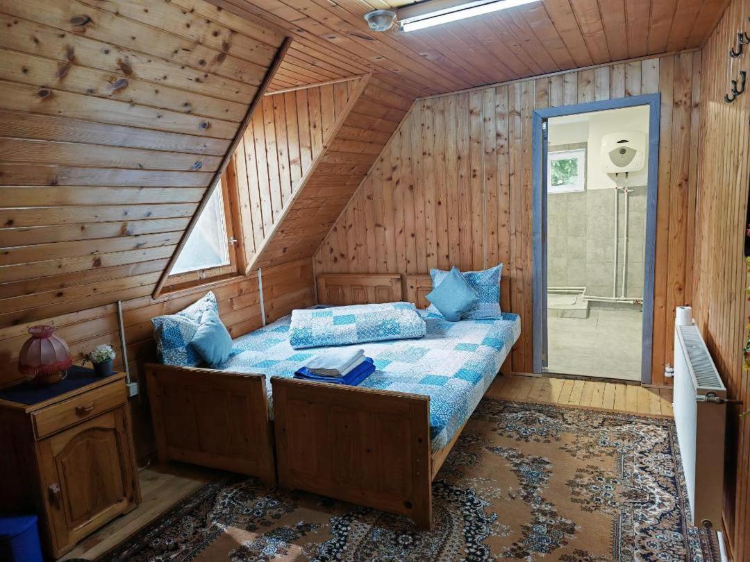 Dara Lodge *